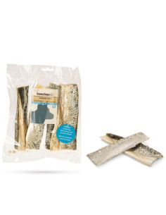 Натурално лакомство за кучета Beeztees salmon skin кожа от сьомга 50 гр.