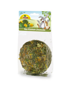 Торта със сено от глухарчета.