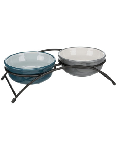 Керамични купи на стойка.